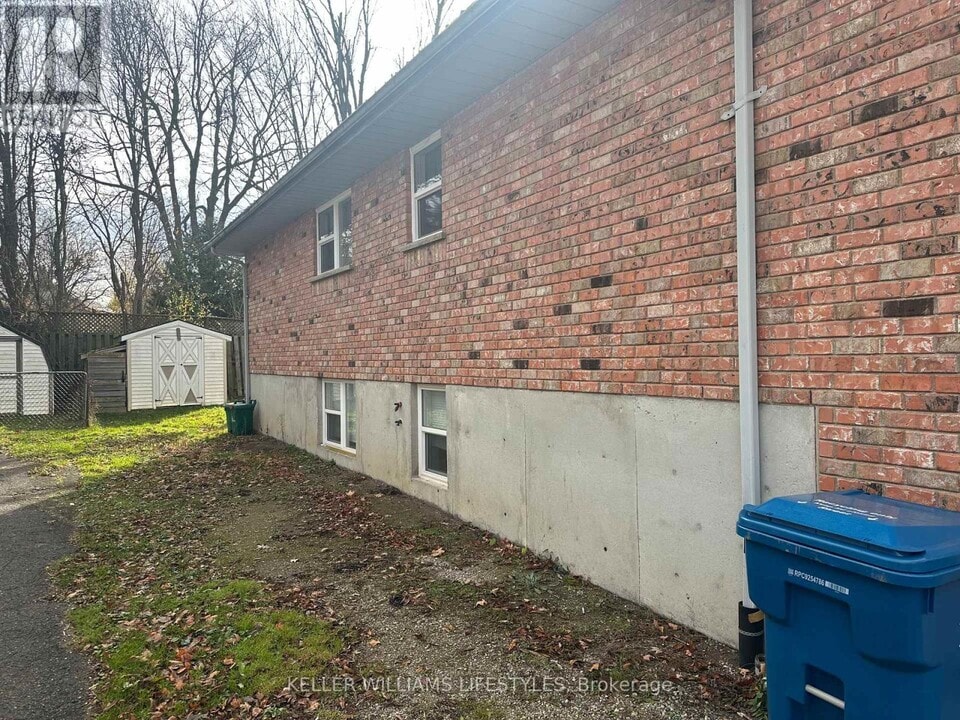 13 Inverness St in Stratford, ON - Building Photo