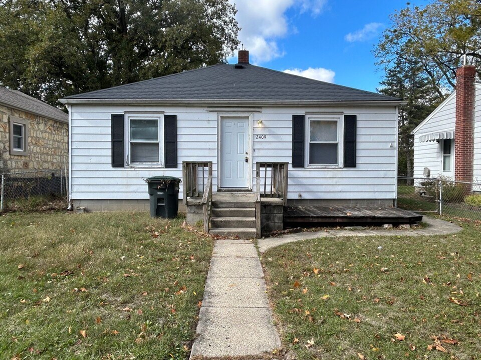 2409 S Grant St in Muncie, IN - Building Photo