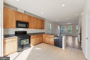 9481 Canonbury Square in Fairfax, VA - Building Photo