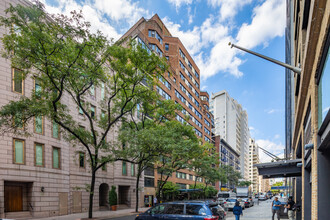 220 E 67th St in New York, NY - Building Photo - Building Photo