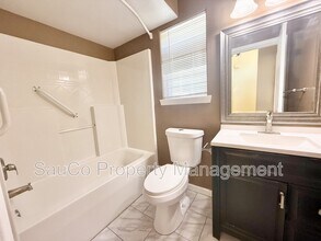 2200 NE 14th Pl in Hillsboro, OR - Building Photo - Building Photo