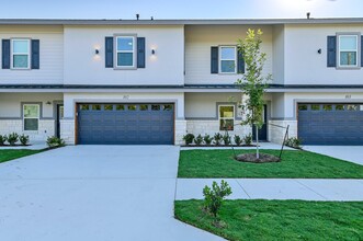 The Villas at Chandler Creek in Round Rock, TX - Building Photo - Building Photo