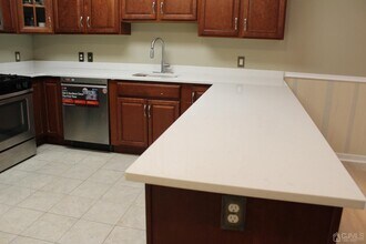 514 Doral Ct in Piscataway, NJ - Building Photo - Building Photo