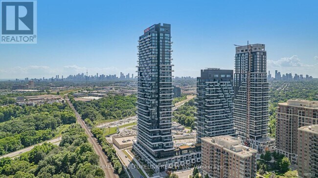 30-3330 Inn On The Pk Dr in Toronto, ON - Building Photo - Building Photo