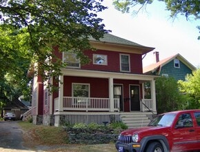9 Grasmere Rd, Unit 1 in Portland, ME - Building Photo - Building Photo