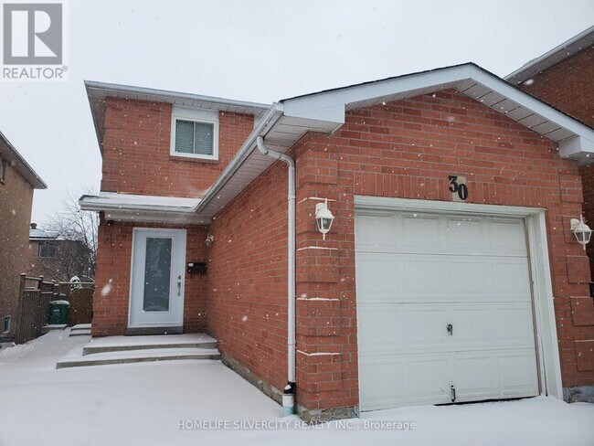 30 Castlehill Rd in Brampton, ON - Building Photo - Building Photo