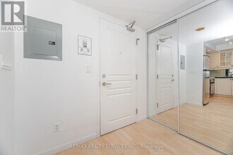 140 Simcoe St in Toronto, ON - Building Photo - Building Photo