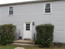 29 Holmeslea Ct in Woodstock, CT - Building Photo