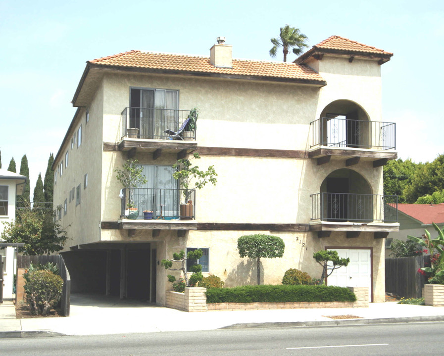 2121 Ocean Park Blvd in Santa Monica, CA - Building Photo