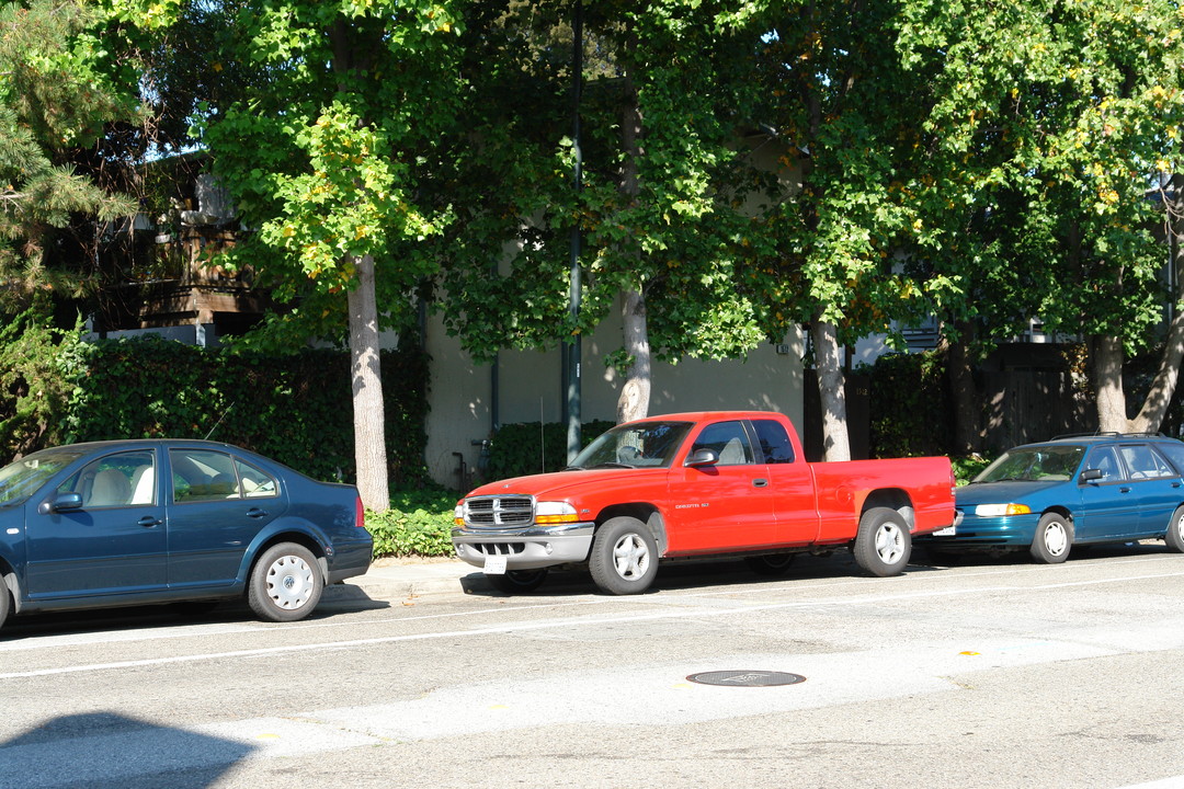 1512 S Claremont St in San Mateo, CA - Building Photo