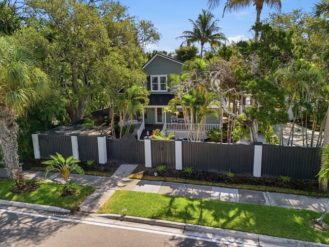 property at 1611 Hyde Park St