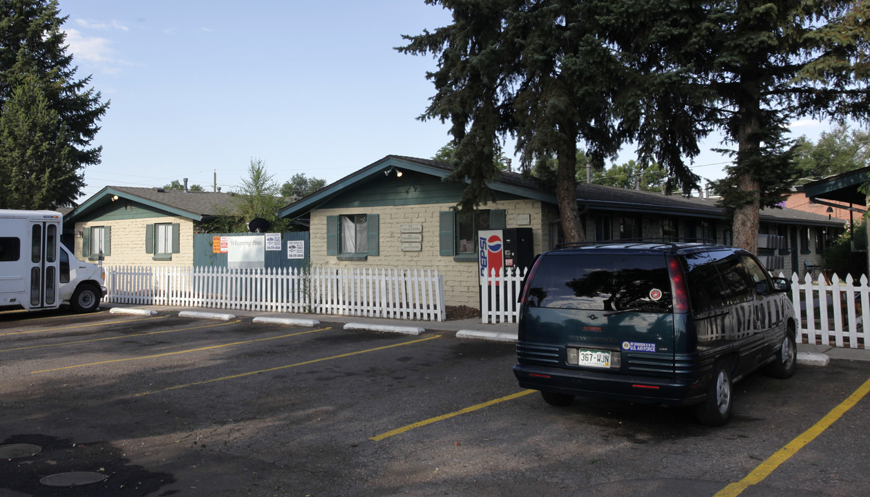 Harlan Square in Lakewood, CO - Building Photo