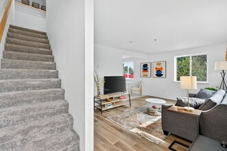 2525 SE 136th Ave in Portland, OR - Foto de edificio - Building Photo