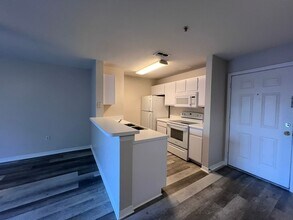 5451 Vineland Rd in Orlando, FL - Building Photo - Building Photo