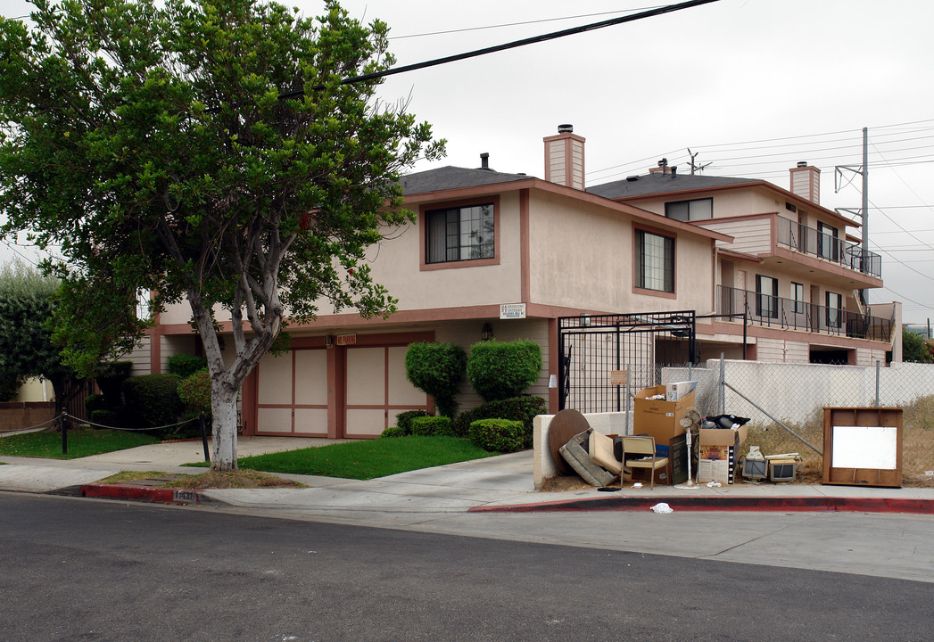 11431 Gale Ave in Inglewood, CA - Building Photo