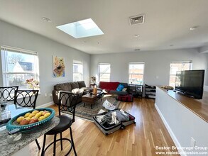 67 Burrell St, Unit 3 in Boston, MA - Building Photo - Building Photo