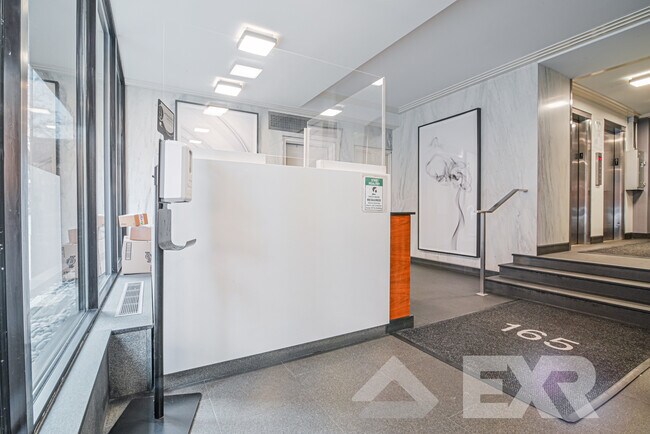 165 E 35th St, Unit 10I in New York, NY - Building Photo - Building Photo