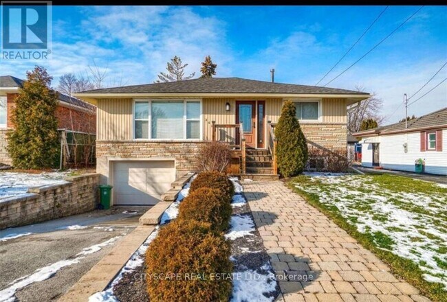 property at 202 E 44th St