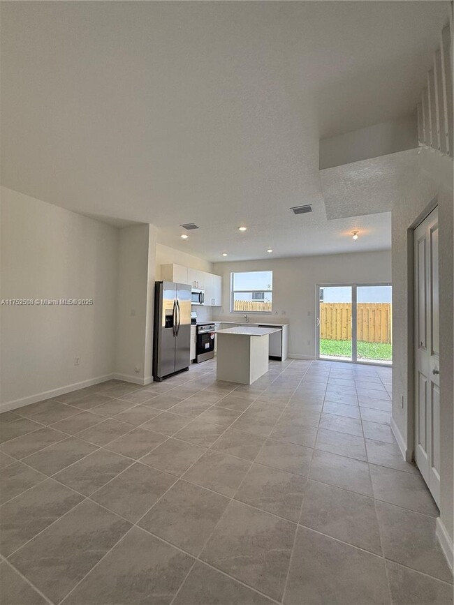 2834 SE 25th Ave in Homestead, FL - Building Photo - Building Photo