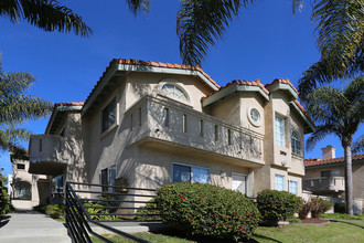 Pacific Beach in San Diego, CA - Foto de edificio - Building Photo