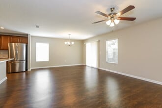 2386 Christi Lakes Court in Jacksonville, FL - Foto de edificio - Building Photo