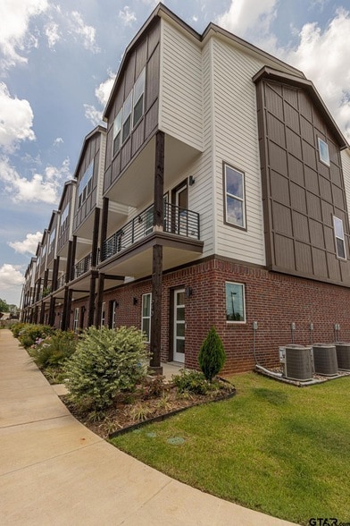 540 W Erwin St in Tyler, TX - Foto de edificio - Building Photo