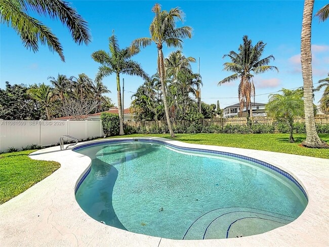 2533 NE 21st Terrace in Lighthouse Point, FL - Building Photo - Building Photo
