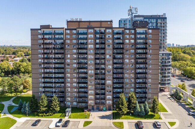 Verbana Apartments in Toronto, ON - Building Photo - Building Photo