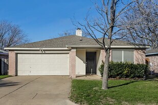6417 Longmont Trail in Fort Worth, TX - Building Photo