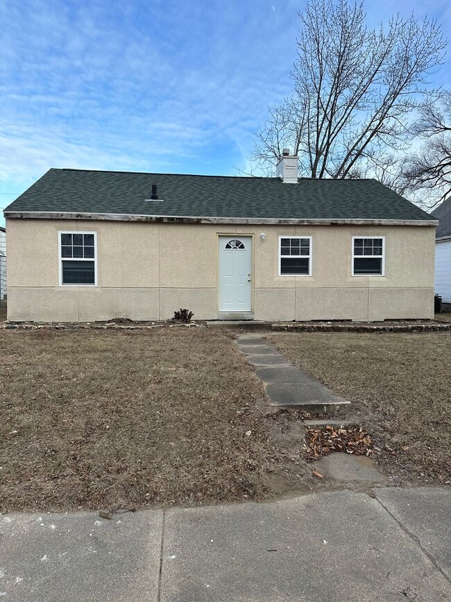 610 Sherman Ave in Waterloo, IA - Building Photo - Building Photo