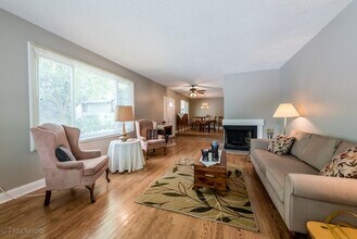 2191 Stonehaven Way in Lisle, IL - Building Photo - Building Photo