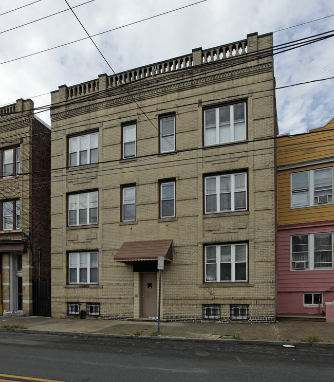 209 Garfield Ave in Jersey City, NJ - Building Photo - Building Photo