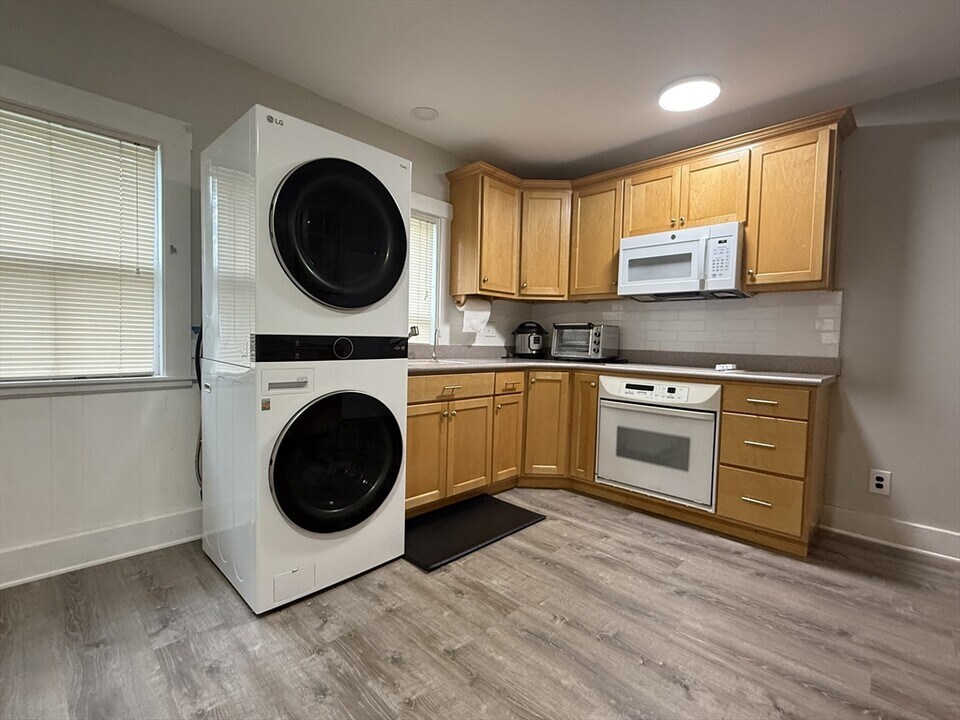 89 Mill St in Weymouth, MA - Building Photo