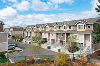 Lipoma Firs Townhomes in Puyallup, WA - Building Photo - Building Photo