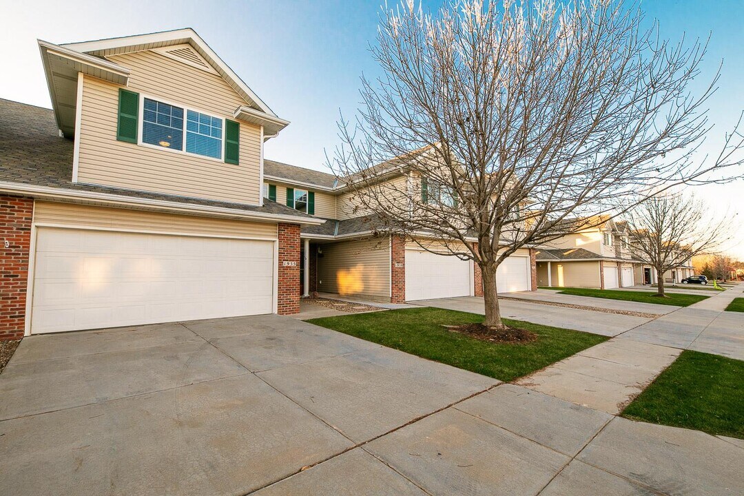 1955 Sawyer St in Lincoln, NE - Building Photo