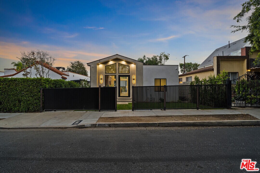 8982 Norma Pl in West Hollywood, CA - Building Photo