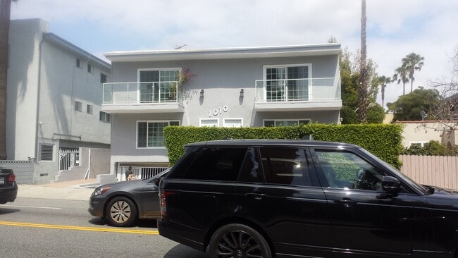1010 N Crescent Heights Blvd in Los Angeles, CA - Foto de edificio - Building Photo