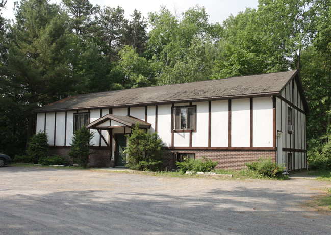 492 Dixon Rd in Queensbury, NY - Building Photo - Building Photo