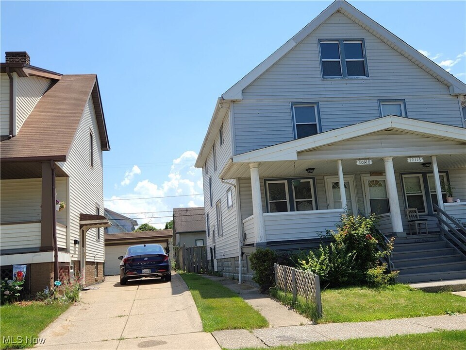 10118 Russell Ave in Garfield Heights, OH - Foto de edificio