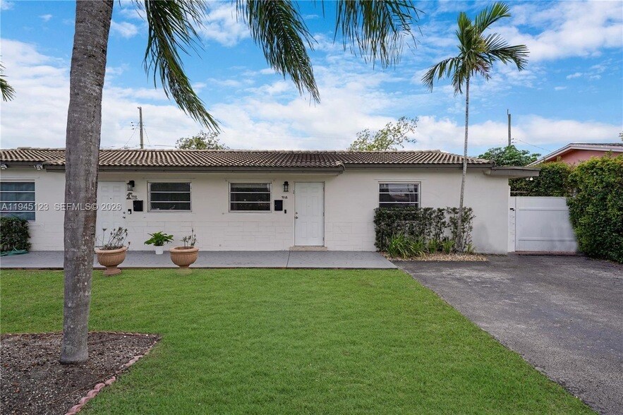 9312 SW 40th Terrace, Unit 9312 in Olympia Heights, FL - Foto de edificio