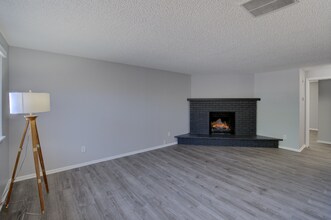 2032 Division Ave in Boise, ID - Foto de edificio - Building Photo