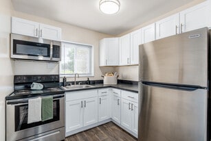 Norris Hills in Norristown, PA - Building Photo