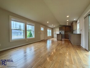 1410 SE Alder St in Hillsboro, OR - Building Photo - Building Photo