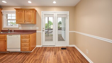 204 Brooklyn Dr in Springfield, TN - Foto de edificio - Building Photo