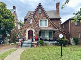 17512 Roselawn St in Detroit, MI - Building Photo