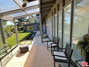 15434 Mulholland Dr in Los Angeles, CA - Building Photo - Building Photo