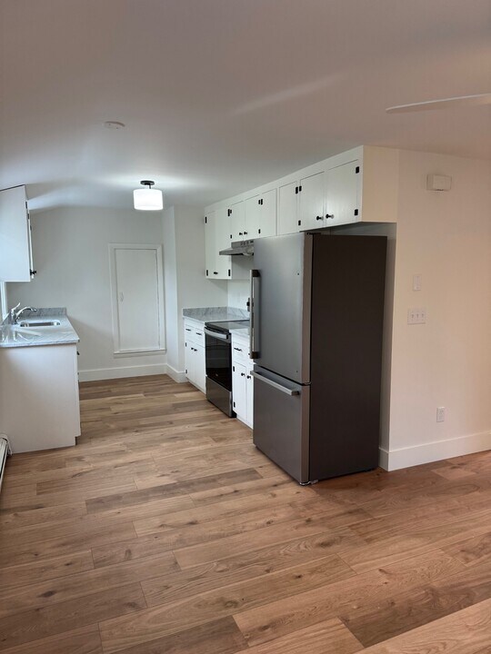 667 Main St, Unit 2nd Floor in Dennis, MA - Foto de edificio