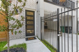 2420 Briley St in Houston, TX - Building Photo - Building Photo