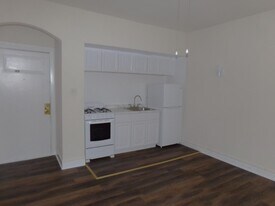 6916 N Lakewood Ave, Unit 305 in Chicago, IL - Building Photo