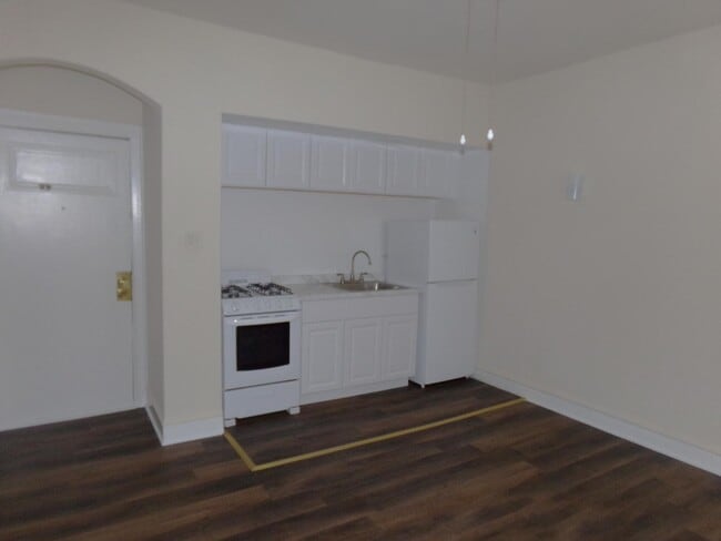 property at 6916 N Lakewood Ave